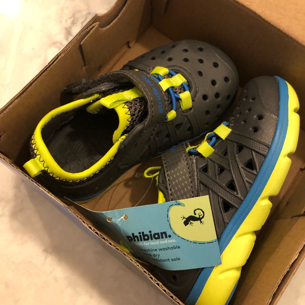 Stride rite toddler size 5 water/sneakers NEW